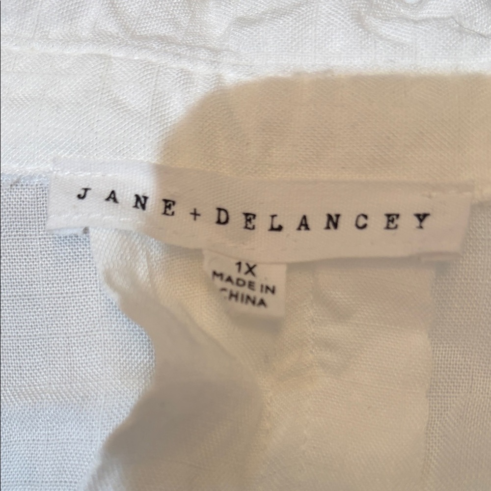 Jane and Delancey White Button-Down Crinkle Tunic Shirt - Picture 2 of 2